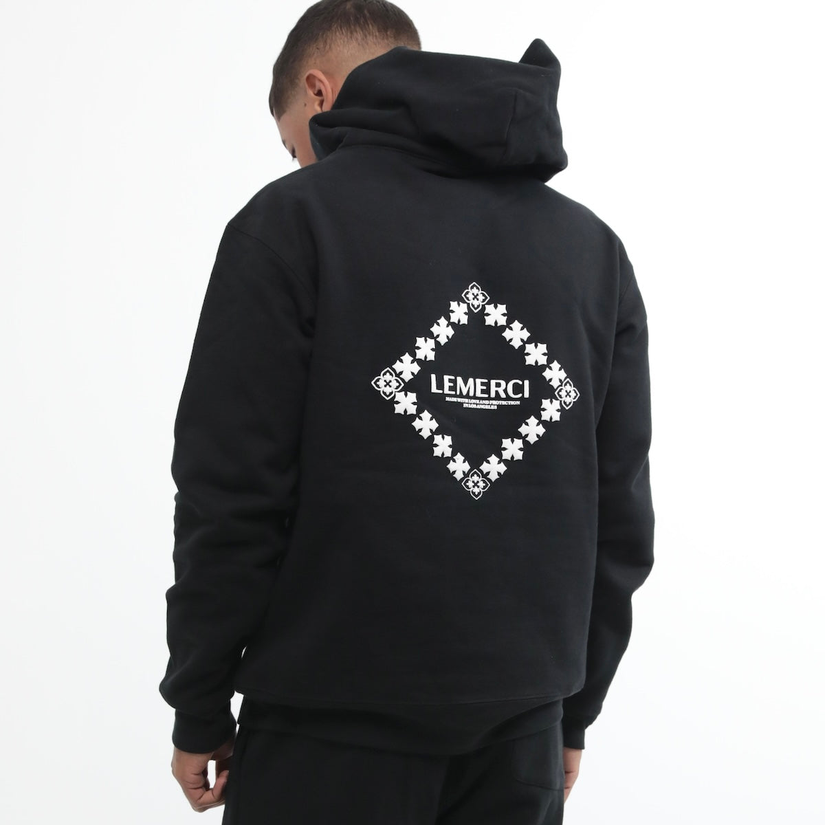 BLACK ESSENTIAL HOODIE