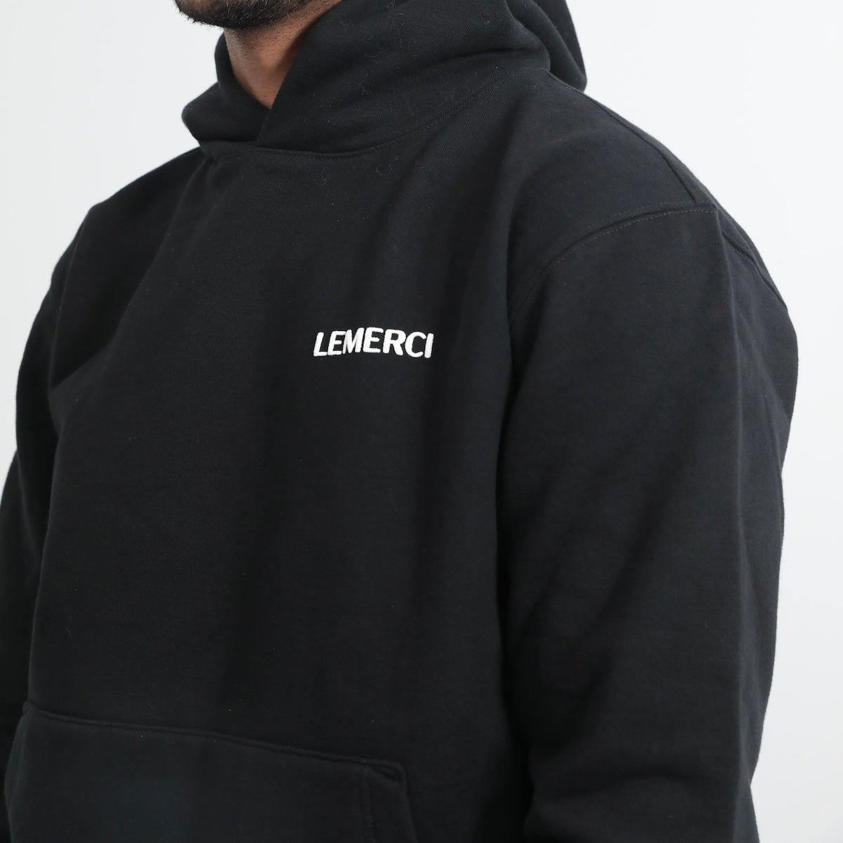 BLACK ESSENTIAL HOODIE