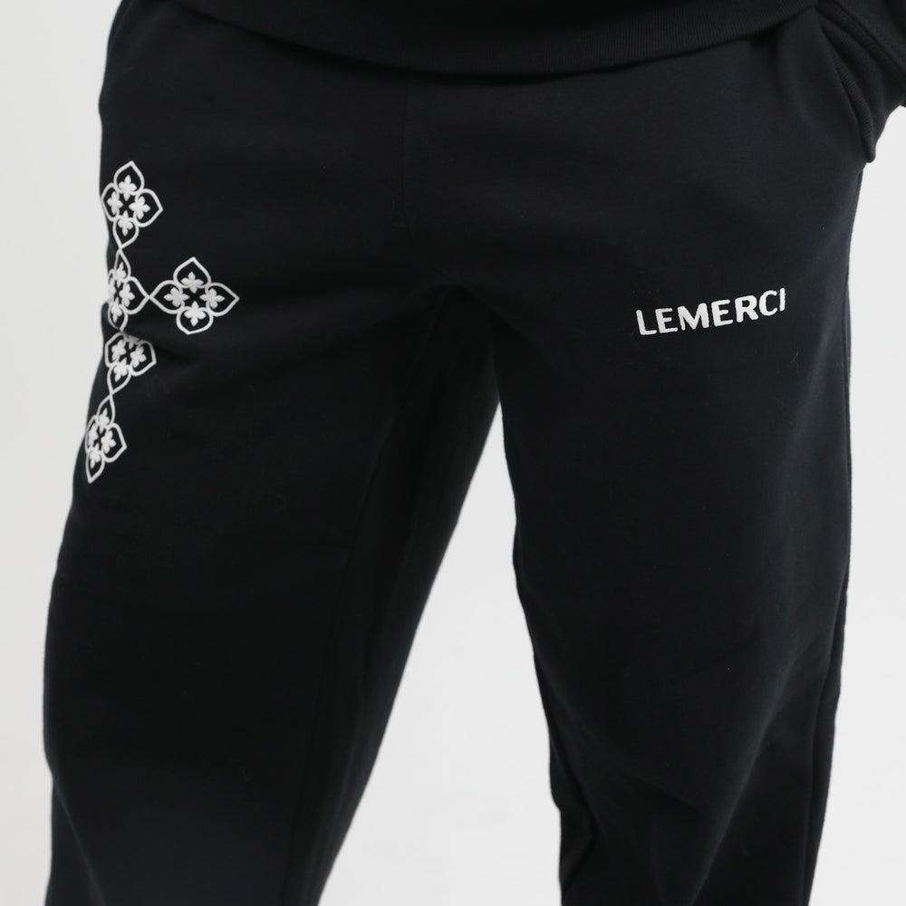 BLACK ESSENTIAL SWEATPANTS