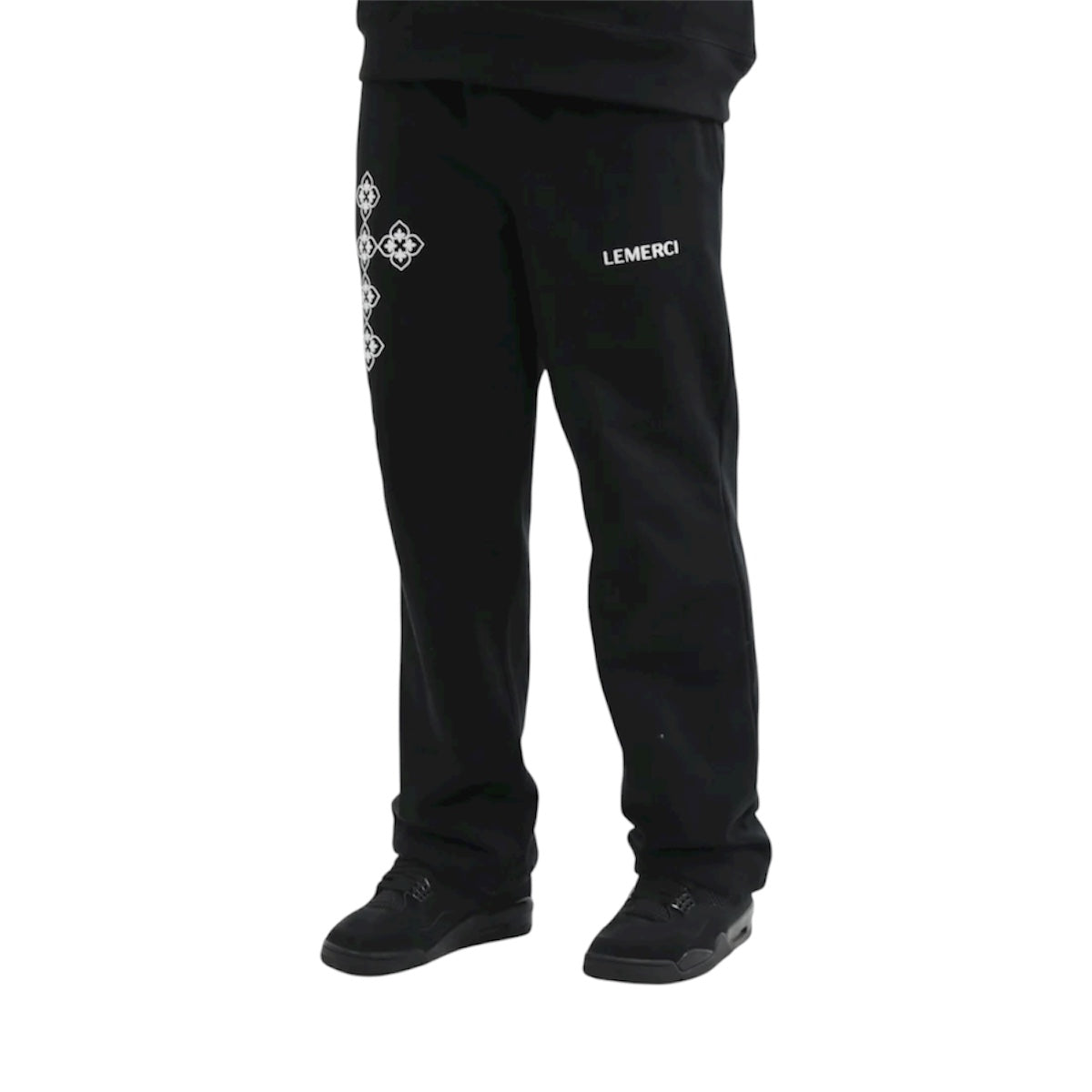 BLACK ESSENTIAL SWEATPANTS